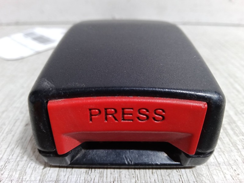 Recambio de anclaje cinturon delantero izquierdo para mazda 323 f vi hatchback (bj) 2.0 (bjfw) referencia OEM IAM   