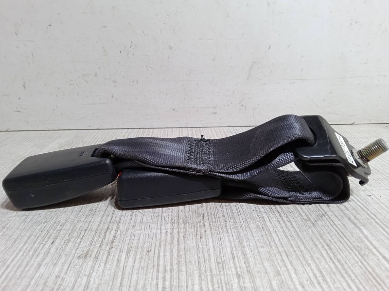 Recambio de anclaje cinturon trasero derecho para mazda 323 f vi hatchback (bj) 2.0 (bjfw) referencia OEM IAM   