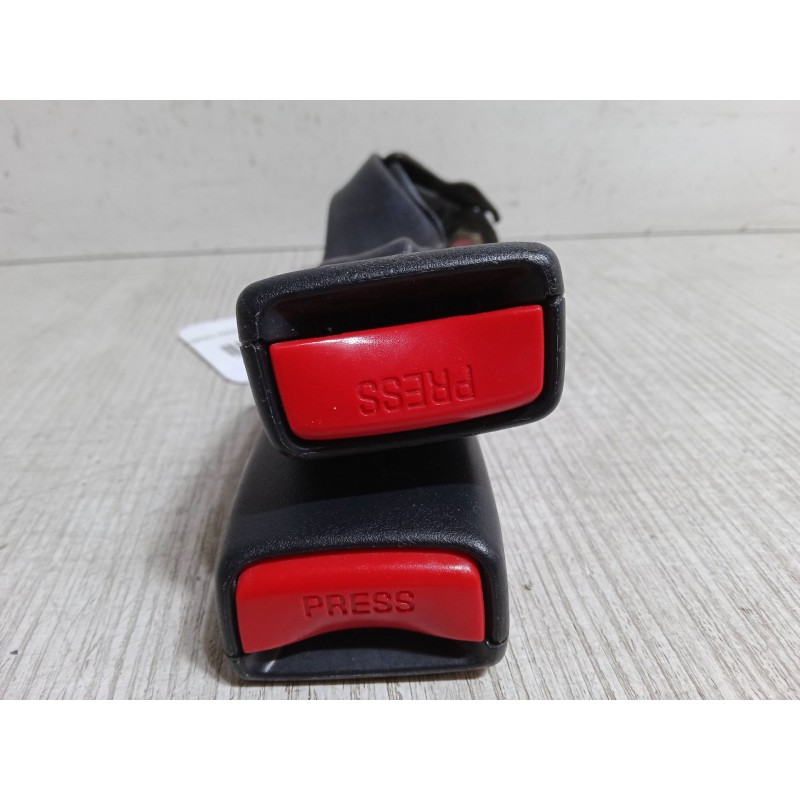 Recambio de anclaje cinturon trasero derecho para mazda 323 f vi hatchback (bj) 2.0 (bjfw) referencia OEM IAM   