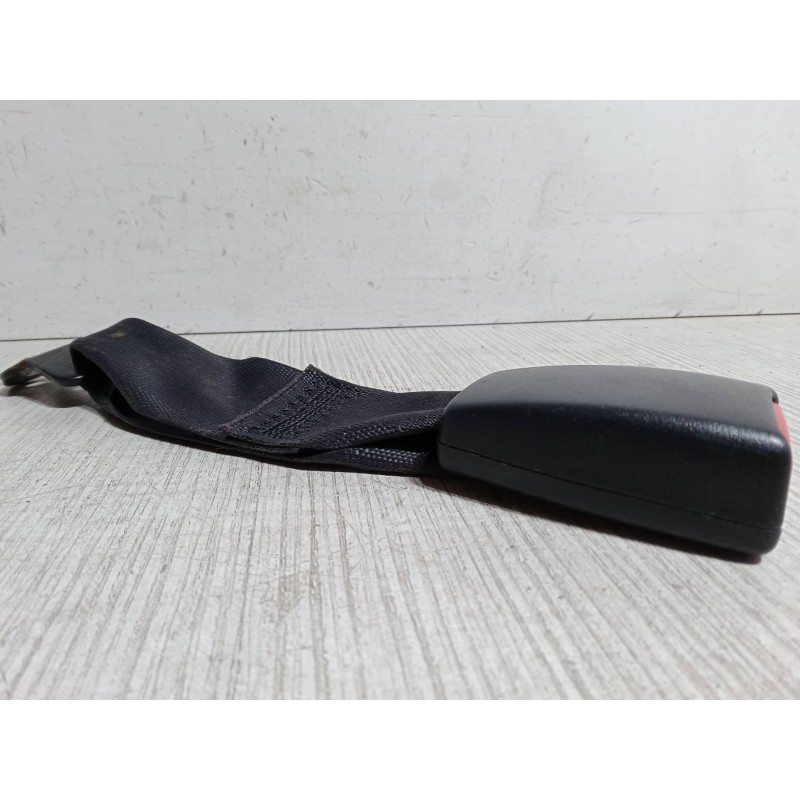 Recambio de anclaje cinturon trasero izquierdo para mazda 323 f vi hatchback (bj) 2.0 (bjfw) referencia OEM IAM   