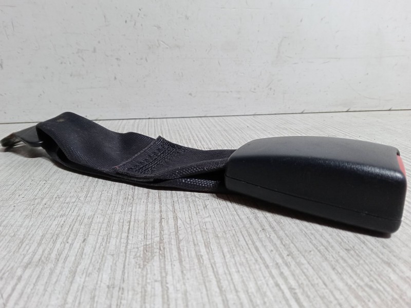 Recambio de anclaje cinturon trasero izquierdo para mazda 323 f vi hatchback (bj) 2.0 (bjfw) referencia OEM IAM   