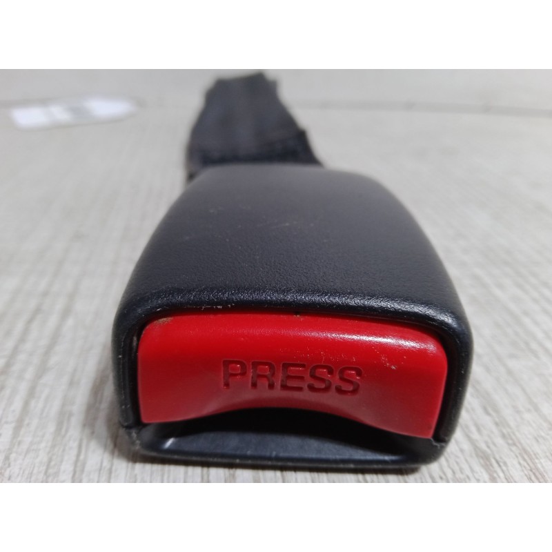 Recambio de anclaje cinturon trasero izquierdo para mazda 323 f vi hatchback (bj) 2.0 (bjfw) referencia OEM IAM   