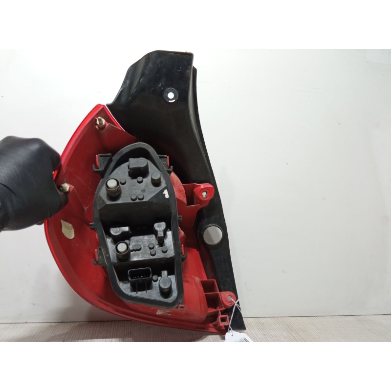 Recambio de piloto trasero derecho para renault clio iii (br0/1, cr0/1) 1.2 16v (br0p, cr0p) referencia OEM IAM 89035080  