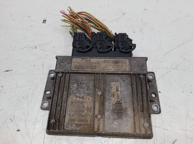 Recambio de centralita motor uce para citroën saxo (s0, s1) 1.4 vts referencia OEM IAM   