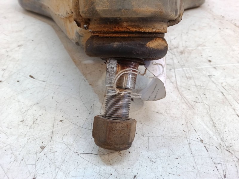 Recambio de brazo suspension inferior delantero izquierdo para iveco daily iv furgoneta 29l10 v referencia OEM IAM   