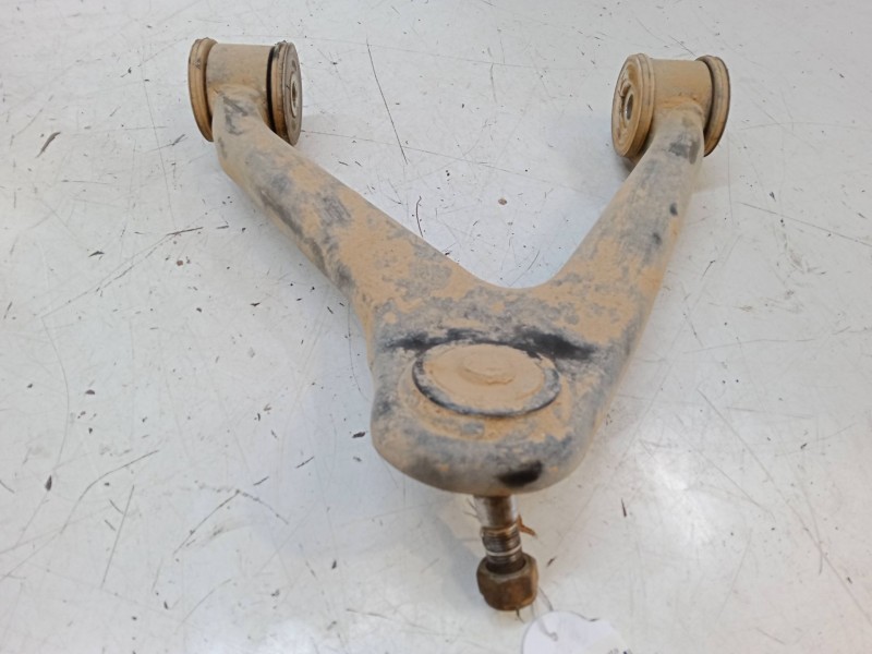 Recambio de brazo suspension superior delantero derecho para iveco daily iv furgoneta 29l10 v referencia OEM IAM   