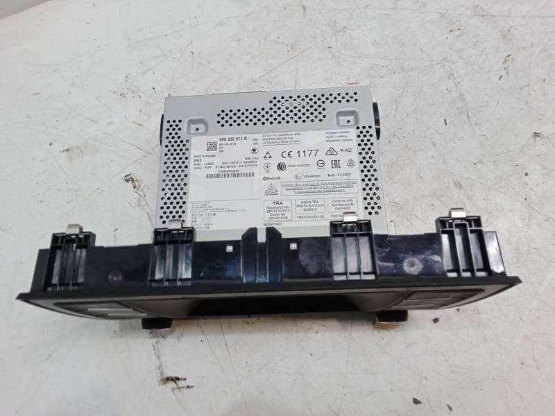 Recambio de radio pantalla para skoda fabia iii (nj3) 1.2 tsi referencia OEM IAM 6V0035871D  