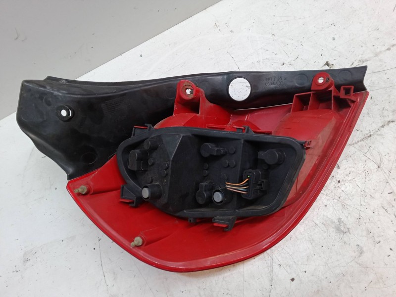 Recambio de piloto trasero derecho para renault clio iii (br0/1, cr0/1) 1.5 dci (br17, cr17) referencia OEM IAM   