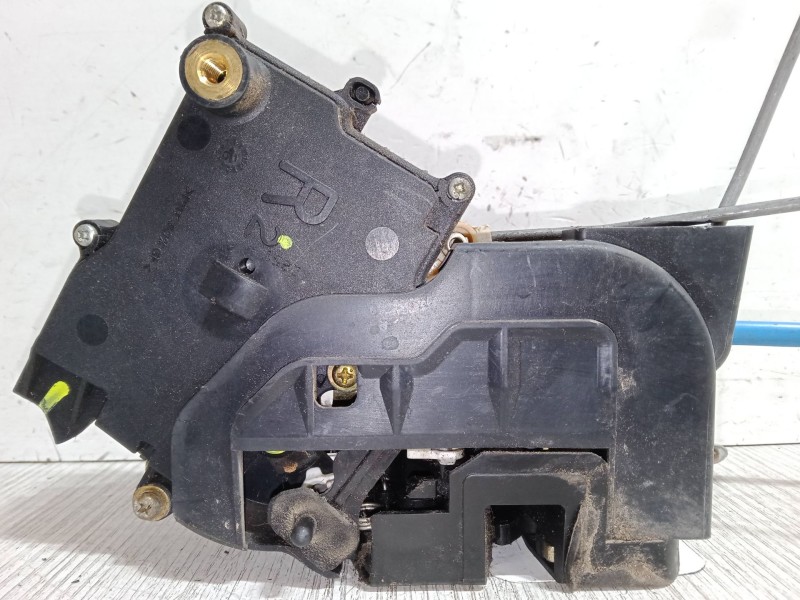 Recambio de cerradura puerta trasera derecha para mazda 323 f vi hatchback (bj) 2.0 (bjfw) referencia OEM IAM   