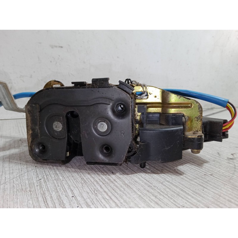 Recambio de cerradura puerta trasera derecha para mazda 323 f vi hatchback (bj) 2.0 (bjfw) referencia OEM IAM   