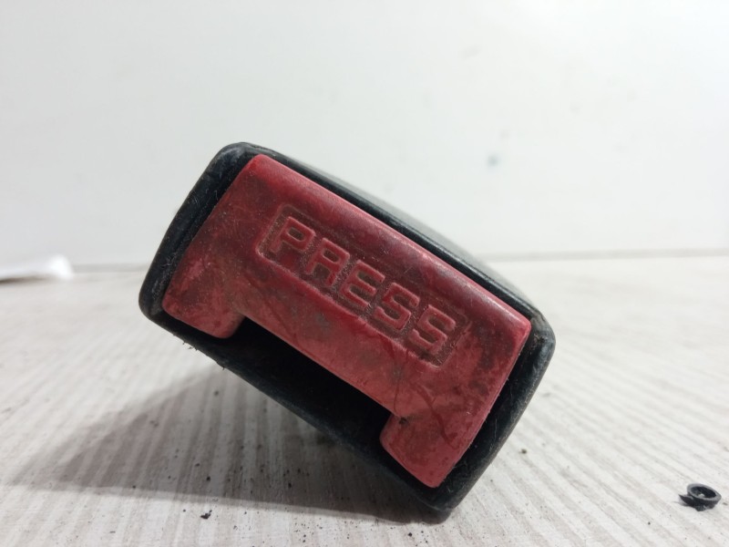 Recambio de anclaje cinturon delantero derecho para renault express furgoneta/monovolumen (f40_, g40_) 1.9 d (f40r) referencia O