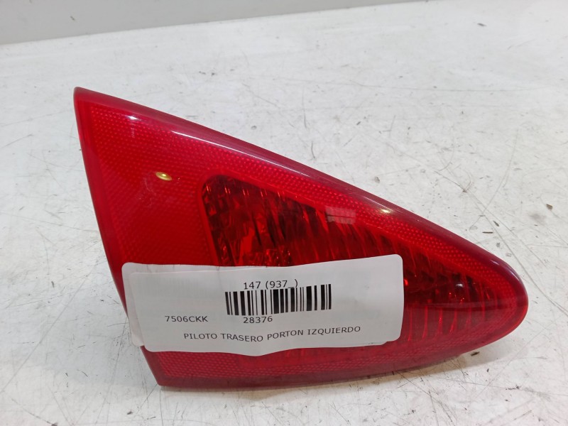 Recambio de piloto trasero porton izquierdo para alfa romeo 147 (937_) 1.6 16v t.spark eco (937.axa1a, 937.bxa1a) referencia OEM