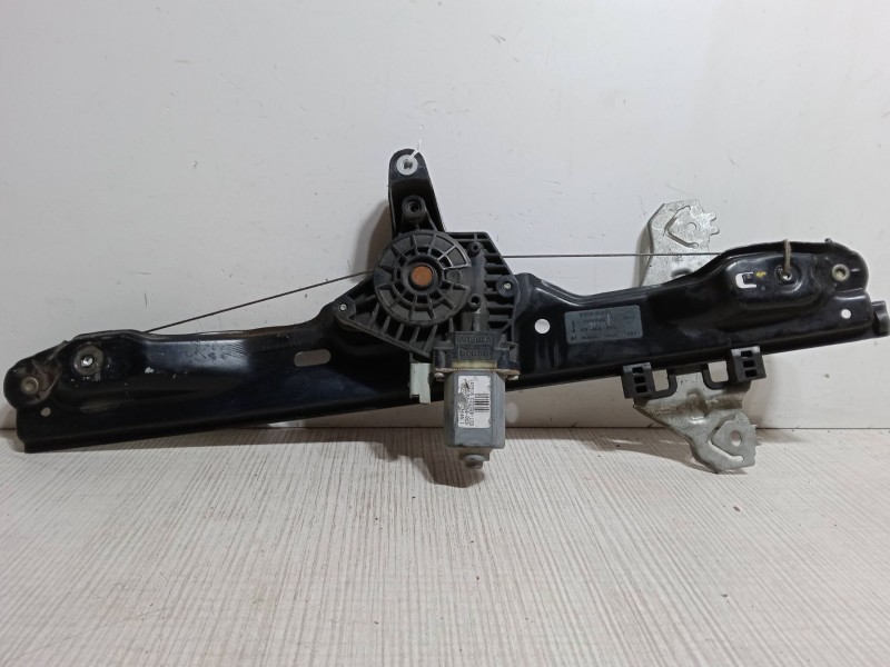 Recambio de elevalunas electrico delantero derecho para nissan qashqai ii suv (j11, j11_) 1.5 dci referencia OEM IAM 807004EA0D 