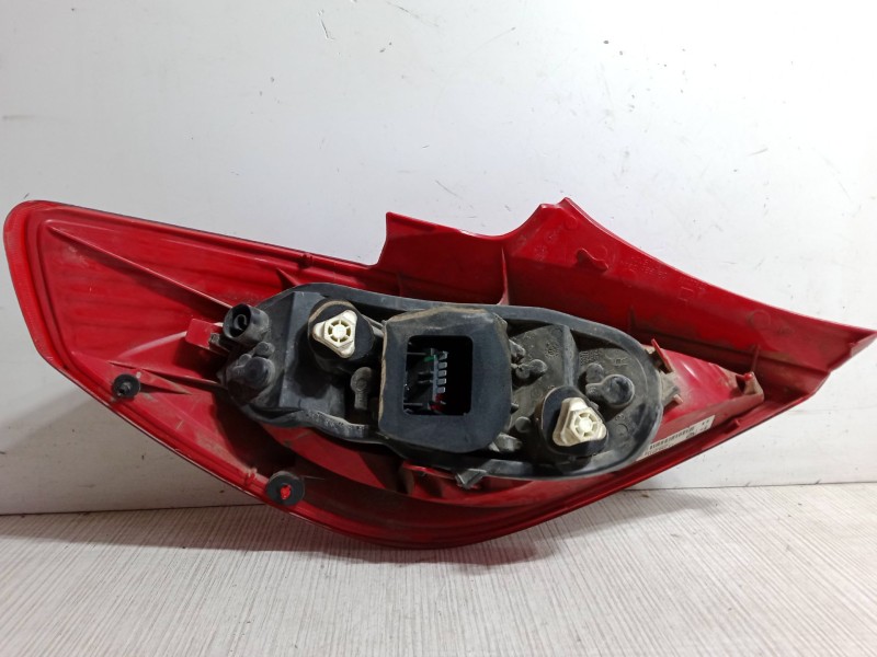 Recambio de piloto trasero derecho para opel corsa d (s07) 1.2 (l08, l68) referencia OEM IAM 13186351  89038961A