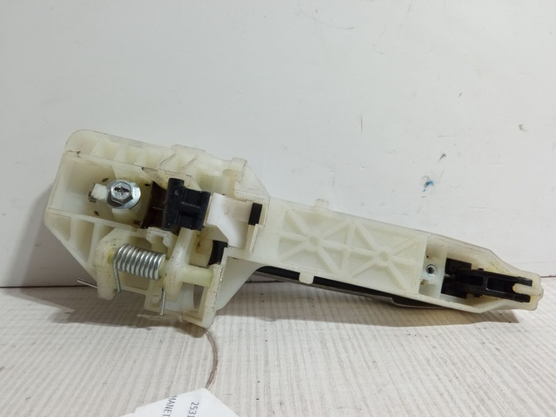 Recambio de maneta exterior puerta trasera izquierda para kia carens iv 1.6 gdi referencia OEM IAM   