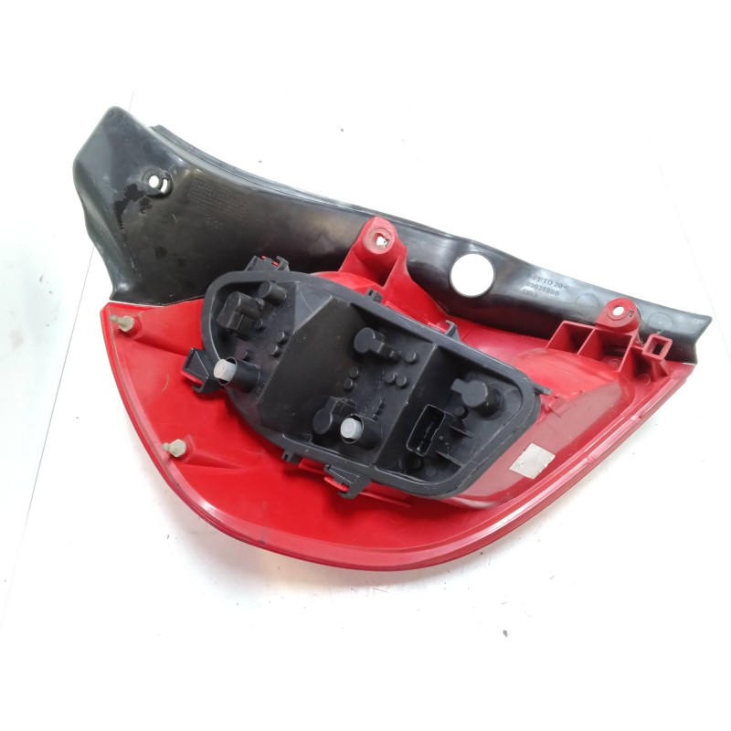 Recambio de piloto trasero derecho para renault clio iii (br0/1, cr0/1) 1.5 dci (c/br0g, c/br1g) referencia OEM IAM   