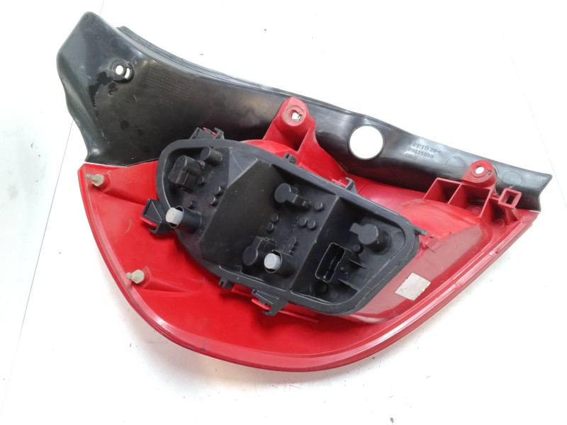 Recambio de piloto trasero derecho para renault clio iii (br0/1, cr0/1) 1.5 dci (c/br0g, c/br1g) referencia OEM IAM   