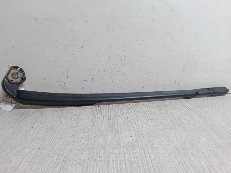 Recambio de brazo limpia delantero izquierdo para seat leon (1p1) 1.9 tdi referencia OEM IAM   