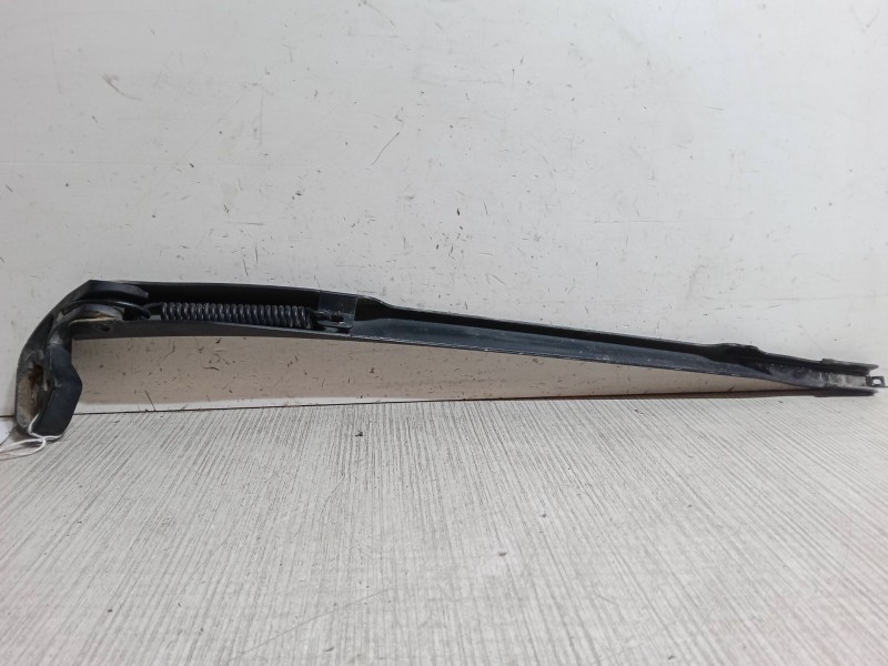 Recambio de brazo limpia delantero izquierdo para seat leon (1p1) 1.9 tdi referencia OEM IAM   