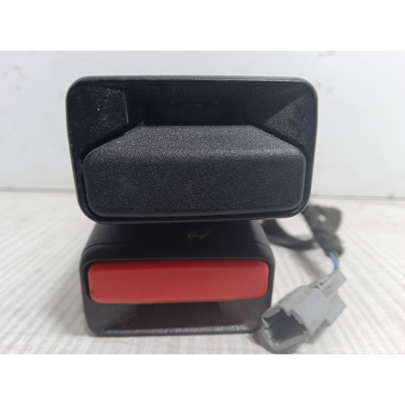 Recambio de anclaje cinturon trasero izquierdo para renault clio iv (bh_) 1.5 dci 75 referencia OEM IAM 878176563R  