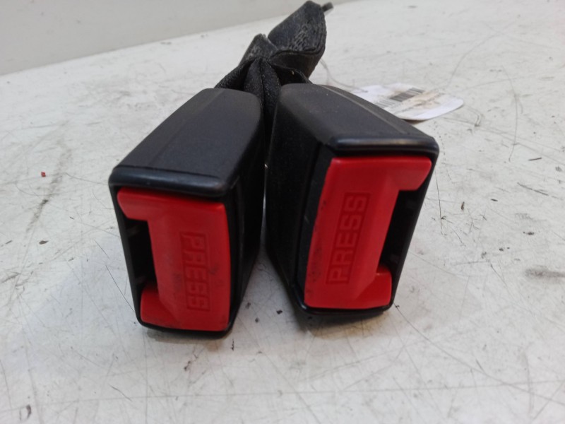 Recambio de anclaje cinturon trasero izquierdo para peugeot 205 ii (20a/c) 1.1 referencia OEM IAM   