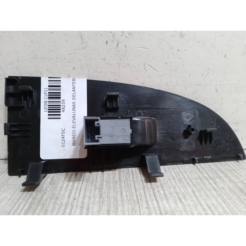 Recambio de mando elevalunas delantero derecho para seat leon (1p1) 1.9 tdi referencia OEM IAM   