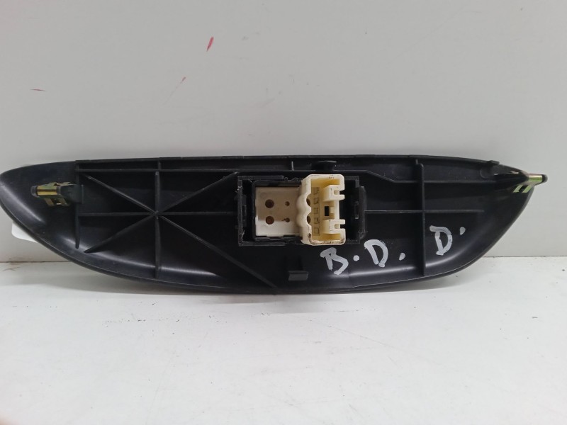 Recambio de mando elevalunas delantero derecho para toyota yaris (_p1_) 1.3 (scp12_, scp13_) referencia OEM IAM   