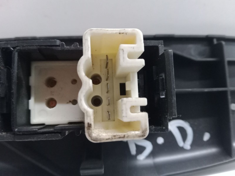 Recambio de mando elevalunas delantero derecho para toyota yaris (_p1_) 1.3 (scp12_, scp13_) referencia OEM IAM   