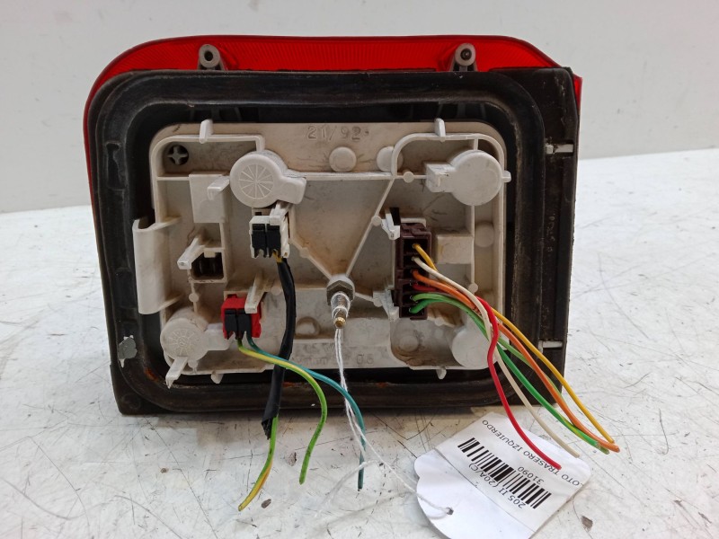 Recambio de piloto trasero izquierdo para peugeot 205 ii (20a/c) 1.1 referencia OEM IAM   