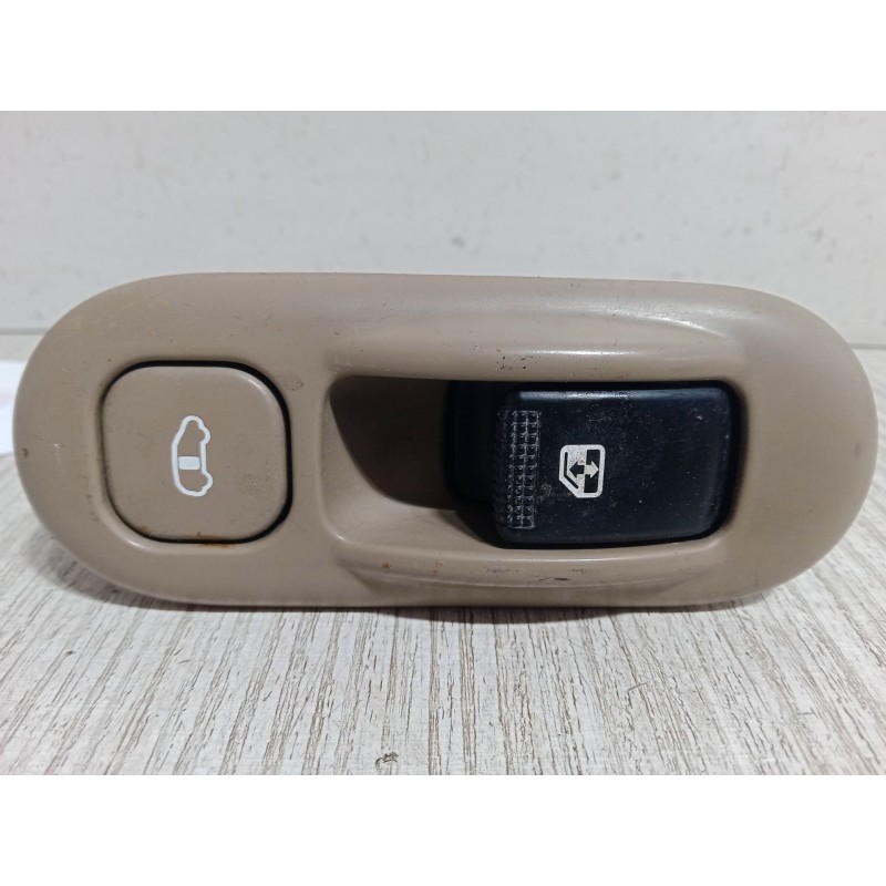 Recambio de mando elevalunas trasero izquierdo para kia carnival / grand carnival iii (vq) 2.9 crdi referencia OEM IAM   