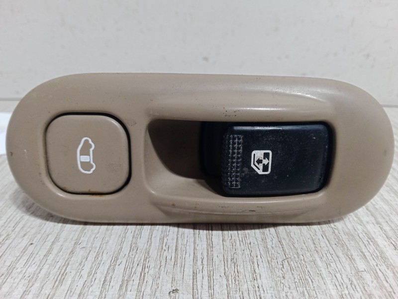 Recambio de mando elevalunas trasero izquierdo para kia carnival / grand carnival iii (vq) 2.9 crdi referencia OEM IAM   