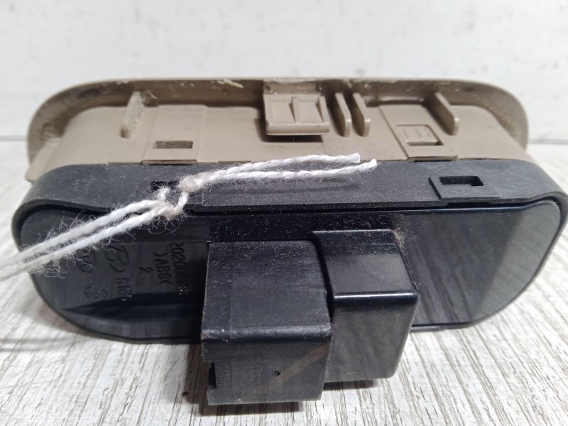 Recambio de mando elevalunas trasero izquierdo para kia carnival / grand carnival iii (vq) 2.9 crdi referencia OEM IAM   