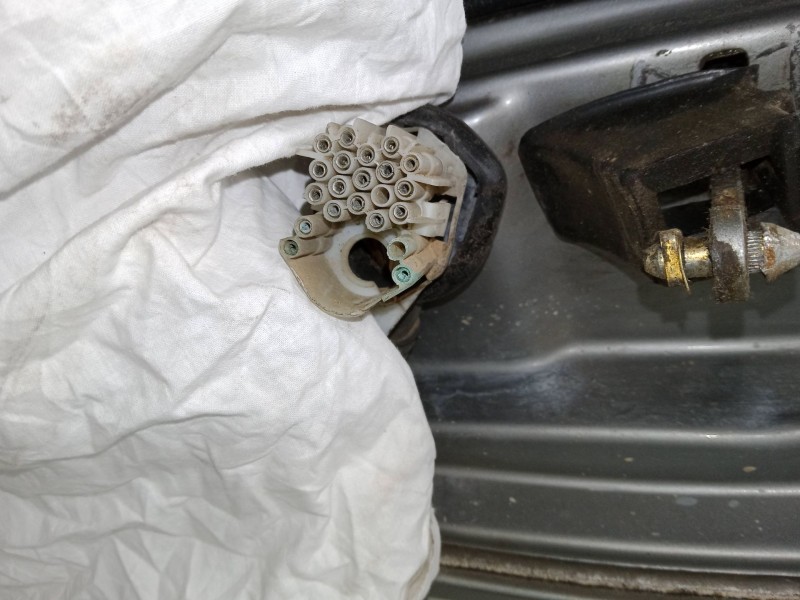 Recambio de puerta delantera izquierda para bmw 3 (e30) 320 i referencia OEM IAM   