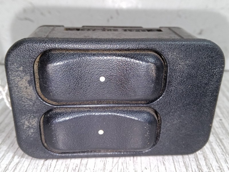 Recambio de mando elevalunas delantero izquierdo para opel zafira a monospace (t98) 2.0 dti 16v (f75) referencia OEM IAM 9056108 Recambio de mando elevalunas delantero izquierdo para opel zafira a monospace (t98) 2.0 dti 16v (f75) referencia OEM IAM 9056108