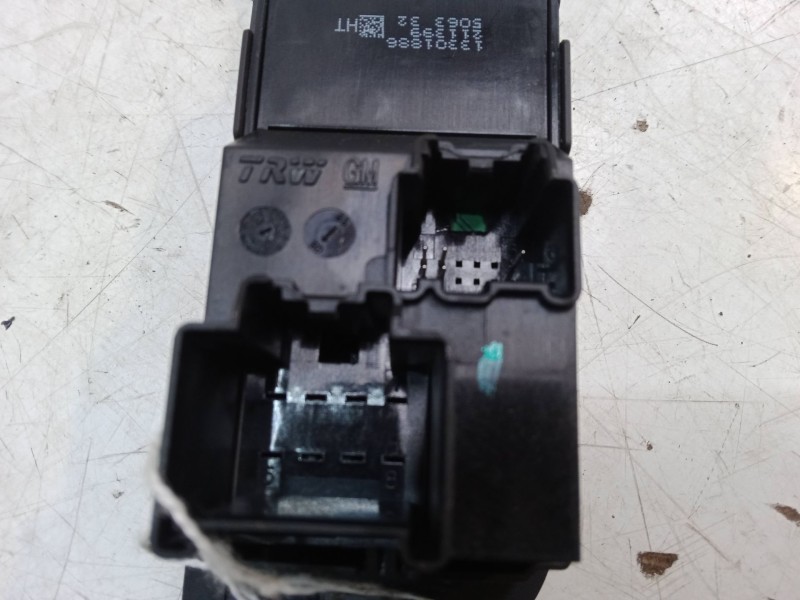 Recambio de mando elevalunas delantero derecho para opel zafira tourer c (p12) 1.4 lpg (75) referencia OEM IAM 13301886  