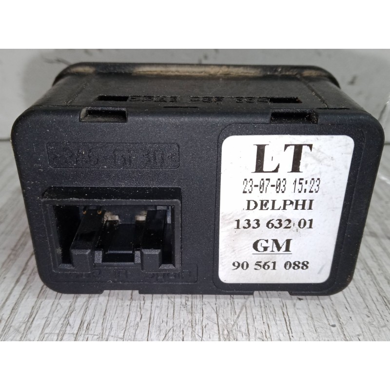 Recambio de mando elevalunas delantero izquierdo para opel zafira a monospace (t98) 2.0 dti 16v (f75) referencia OEM IAM 9056108 Recambio de mando elevalunas delantero izquierdo para opel zafira a monospace (t98) 2.0 dti 16v (f75) referencia OEM IAM 9056108