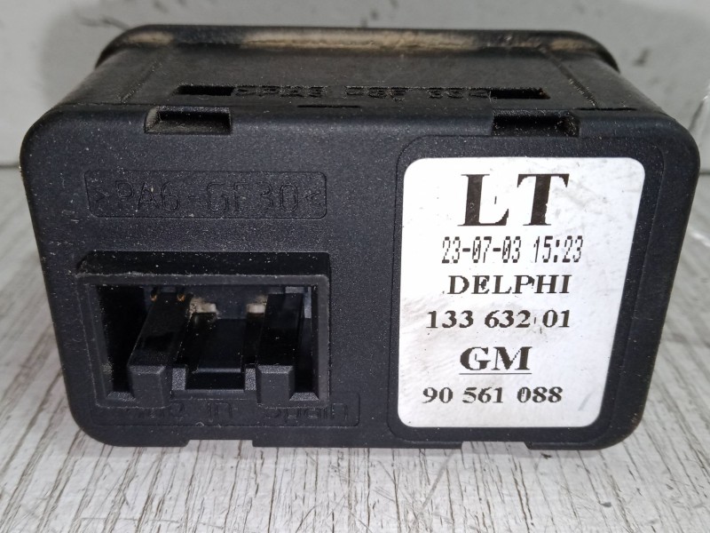 Recambio de mando elevalunas delantero izquierdo para opel zafira a monospace (t98) 2.0 dti 16v (f75) referencia OEM IAM 9056108 Recambio de mando elevalunas delantero izquierdo para opel zafira a monospace (t98) 2.0 dti 16v (f75) referencia OEM IAM 9056108