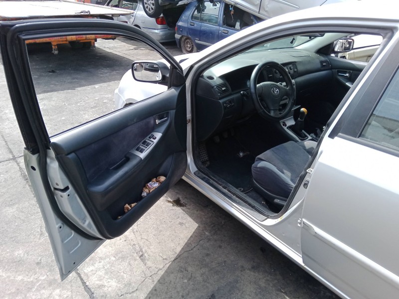 toyota corolla (_e12_) del año 2004