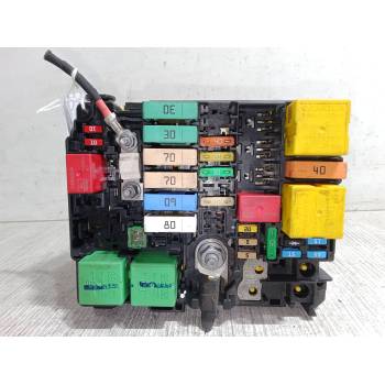 CAJA RELES / FUSIBLES 