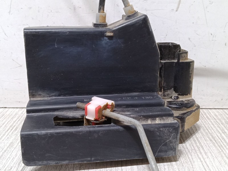 Recambio de cerradura puerta trasera izquierda para ssangyong rodius i 2.7 xdi referencia OEM IAM   