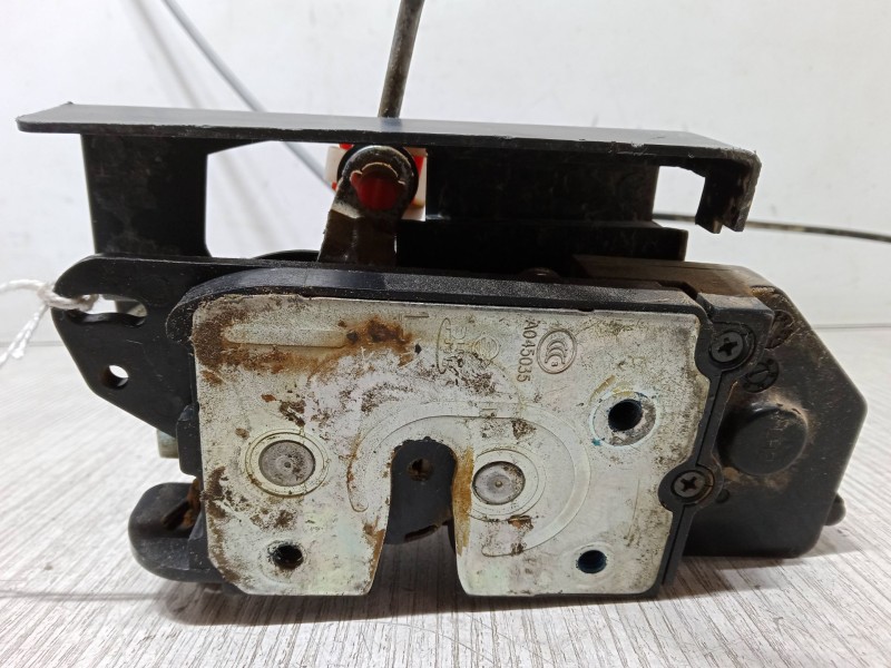 Recambio de cerradura puerta trasera izquierda para ssangyong rodius i 2.7 xdi referencia OEM IAM   