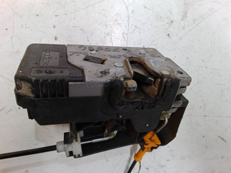 Recambio de cerradura puerta delantera derecha para opel combo tour 1.3 cdti 16v referencia OEM IAM   