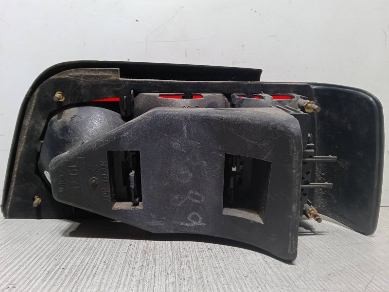 Recambio de piloto trasero izquierdo para peugeot 405 ii break (4e) 1.9 td referencia OEM IAM   