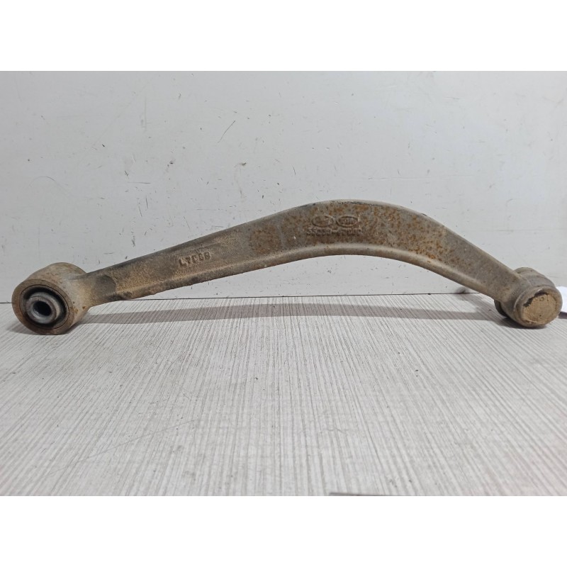 Recambio de brazo suspension superior trasero izquierdo para kia carnival / grand carnival iii (vq) 2.9 crdi referencia OEM IAM 