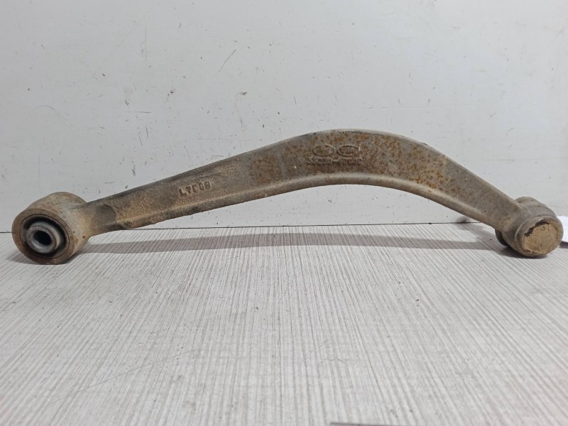 Recambio de brazo suspension superior trasero izquierdo para kia carnival / grand carnival iii (vq) 2.9 crdi referencia OEM IAM 