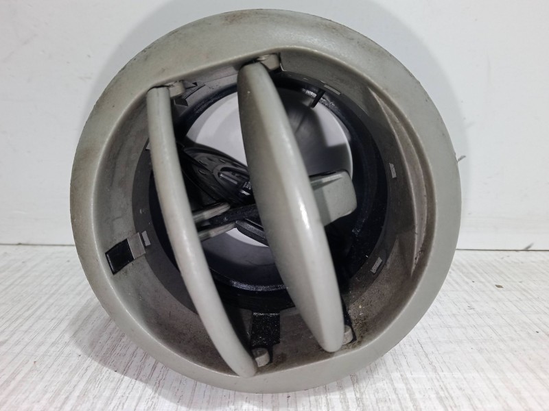 Recambio de aireador izquierdo para fiat punto (188_) 1.9 jtd 80 (188.237, .257, .337, .357) referencia OEM IAM   