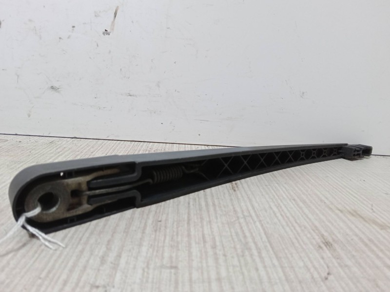 Recambio de brazo limpia trasero para peugeot 207/207+ (wa_, wc_) 1.6 hdi referencia OEM IAM   