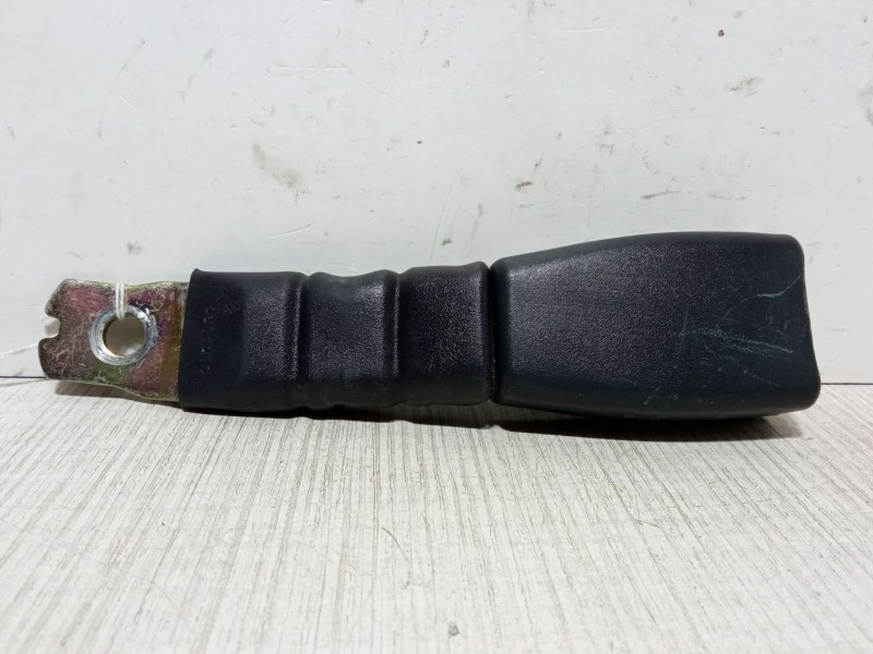 Recambio de anclaje cinturon delantero derecho para hyundai getz (tb) 1.3 referencia OEM IAM   