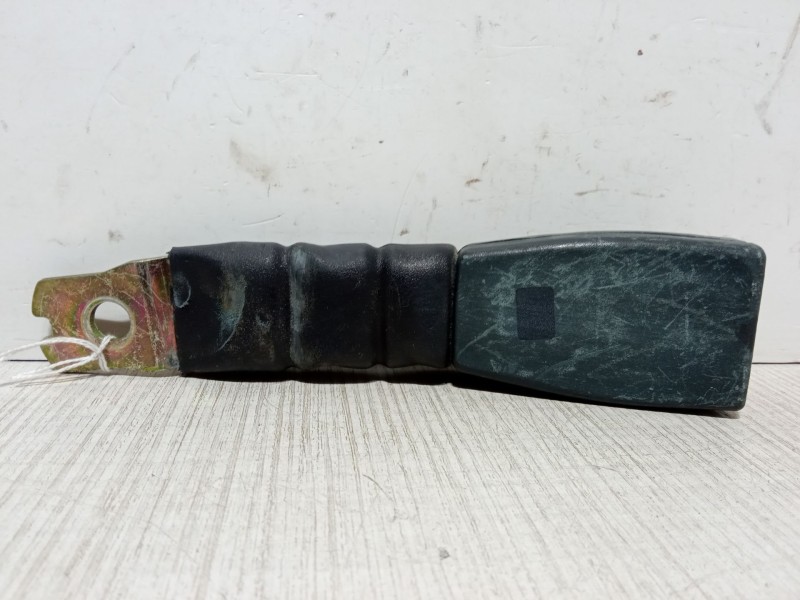 Recambio de anclaje cinturon delantero derecho para hyundai getz (tb) 1.3 referencia OEM IAM   