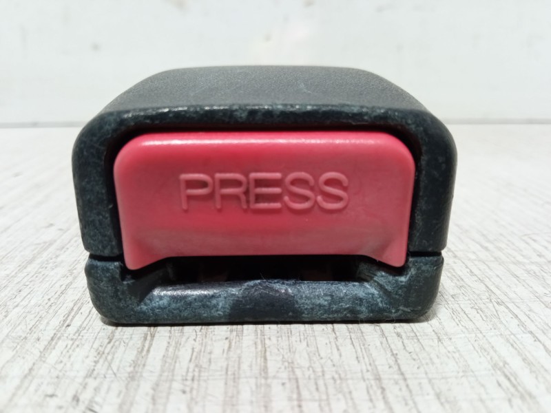 Recambio de anclaje cinturon delantero derecho para hyundai getz (tb) 1.3 referencia OEM IAM   